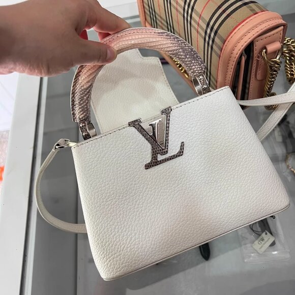 Authentic Louis Vuitton white handbag purchased from a counter - Picture 1 of 6